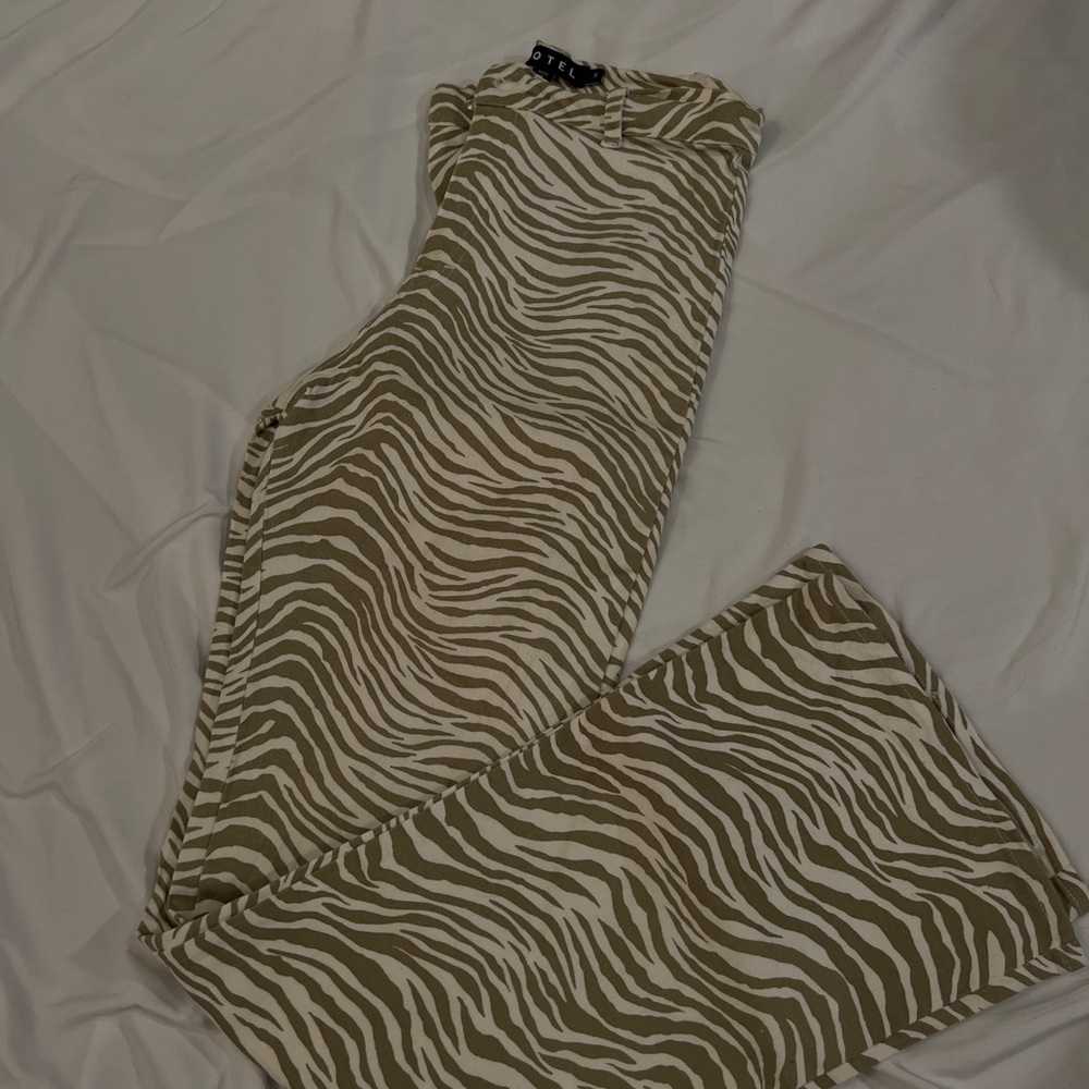 Motel Rocks Beige Zebra Print Pants - Picture 6 of 6